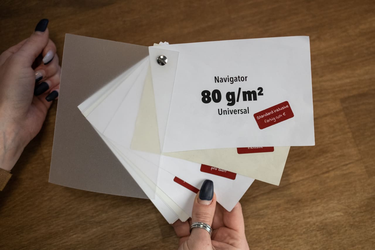 CopyShop_CopyTerra_Berlin_Papierauswahl-Faecher-vor-Ort